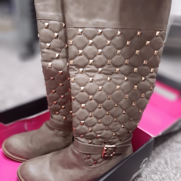 Boots 👢 👢 - Picture 1 of 16